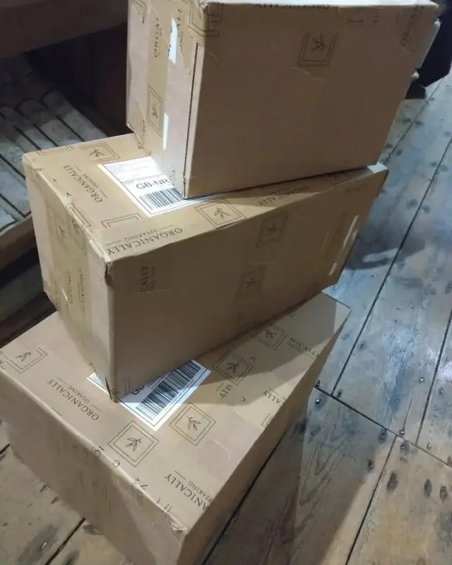 PACKED UP READY TO GO...If you're one of our followers not local to the shop or you are local but would like a parcel of goodies or hamper from the shop sending out then don't forget we offer a DPD courier delivery service, just see us in store or for out of hours or those not nearby visit our online shop at www.organically-speaking.com 
.
.
.
.
#organicallyspeaking #onlineshop #hartleywintneyshop #hampshirebusiness #supportsmall #courierservice