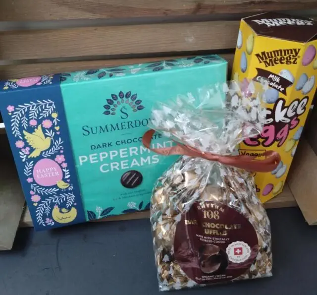 THERE'S STILL TIME....to get your Easter treats and Gifts.  Open for Easter
Thursday 9am-4pm
Good Friday 9am-2pm
Saturday 9am-3pm
Closed Easter Sunday and Bank Holiday Monday
.
.
.
.
#organicallyspeaking #supportlocal #easteropening #eastereggs #eastergifts #hartleywintney #hampshirebusiness @summerdownuk  #summerdown