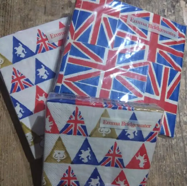 VE DAY CELEBRATIONS....If you are planning a get together for the upcoming VE Day we have a lovely choice of napkins to brighten up your table!  
Available while stocks last, open Friday and Saturday 9am-4pm
We will be closed on Bank Holiday Monday
.
.
.
.
#organicallyspeaking #organicshop #vedaycelebrations #unionjacknapkins #unionjack #streetparty #hartleywintney